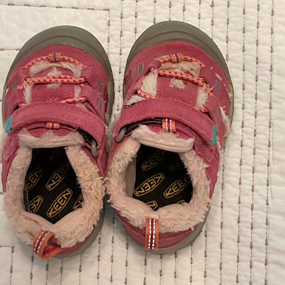 Keen Toddler Insulated Sandals Size 7